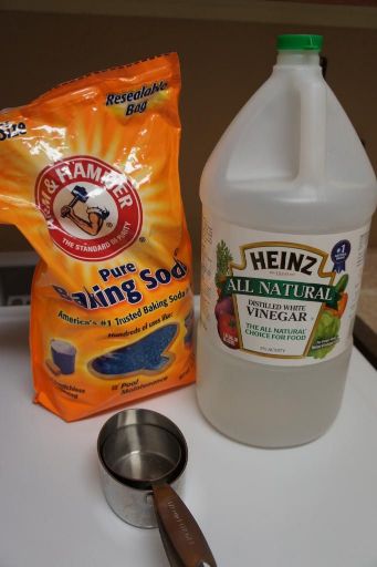 Clean Black Gunk in Sink Drain Via Baking Soda and Vinegar