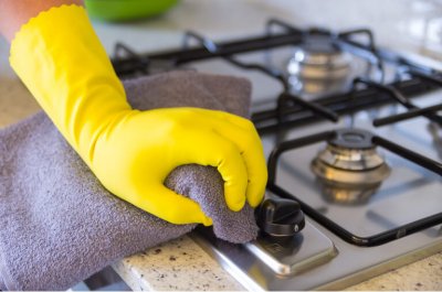 hand cleaning with yellow glove