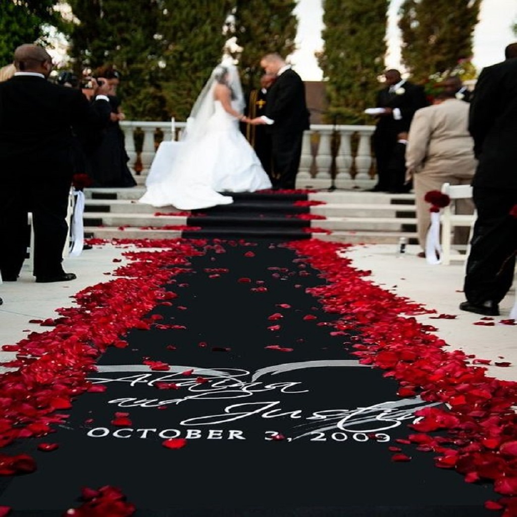 Wedding décor petals 