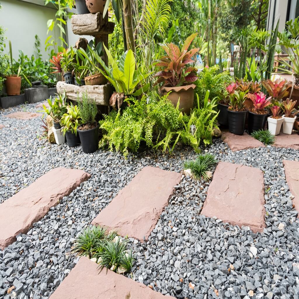 Creative Front Yard Designed With Small Rocks Creative Front Yard Designed With Small Rocks