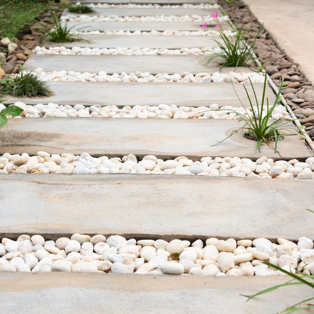 Front Yard With White Rocks Front Yard With White Rocks