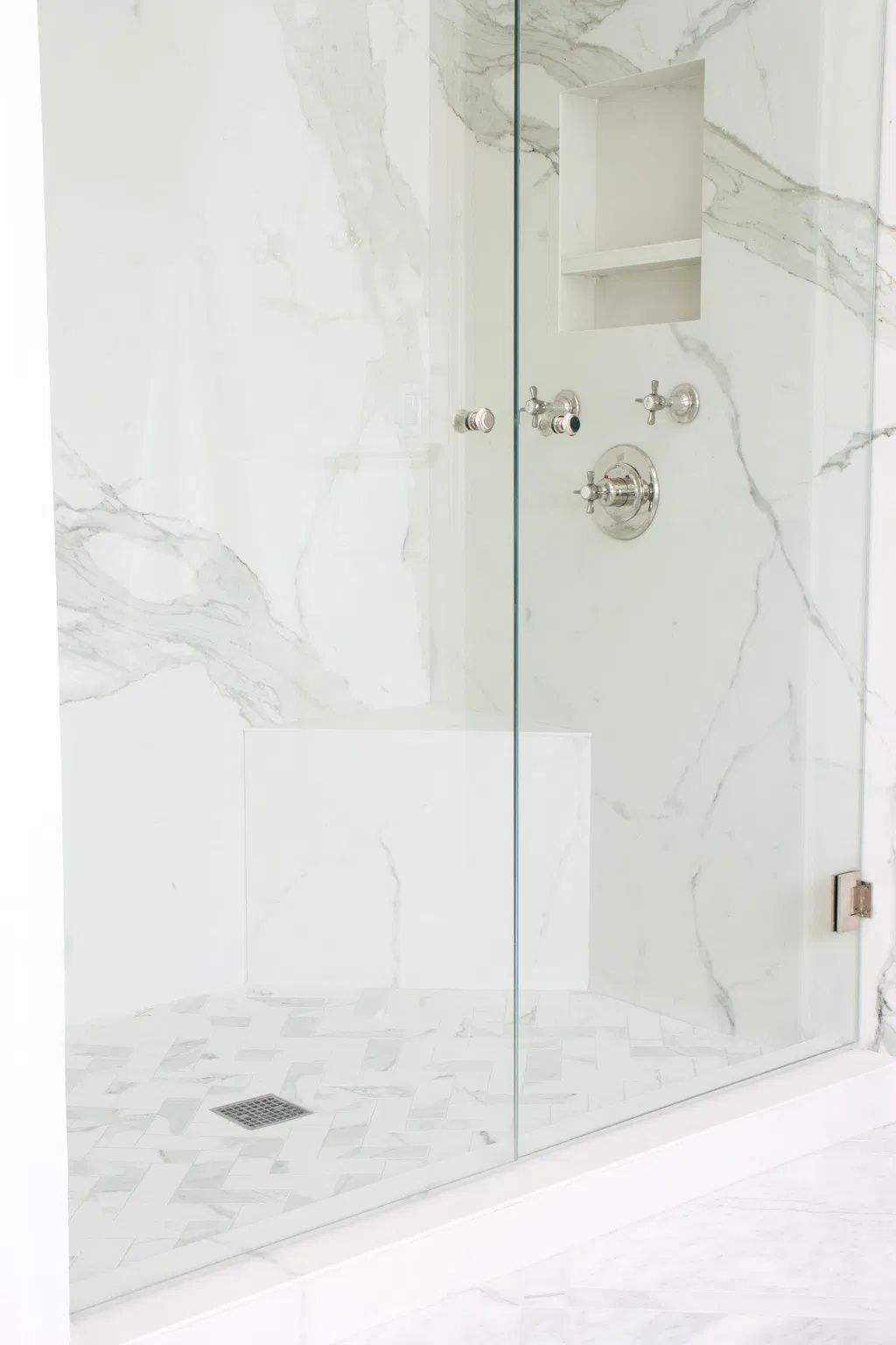 Porcelain shower shelf Porcelain shower shelf