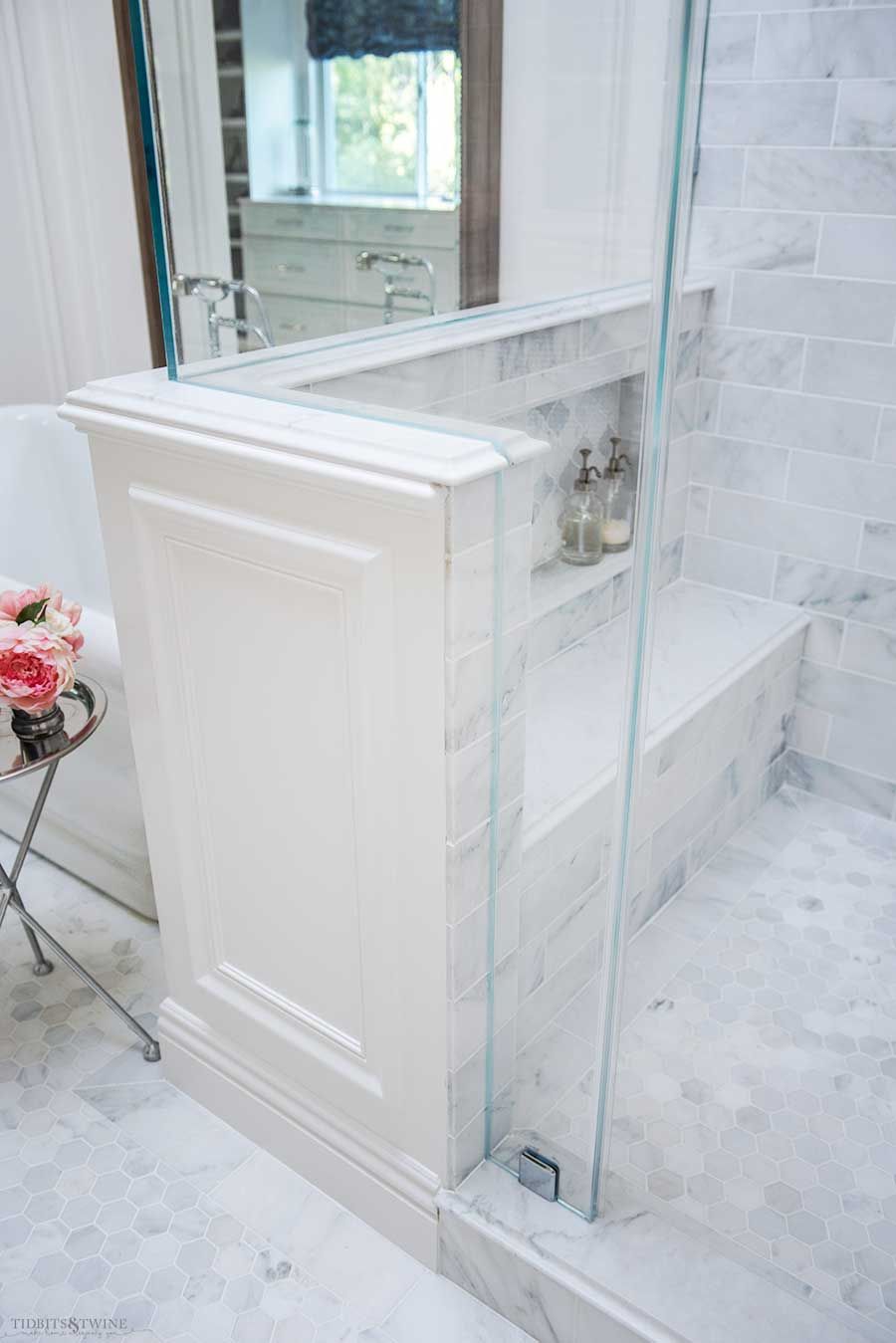 Wall to wall niche in showers Wall to wall niche in showers