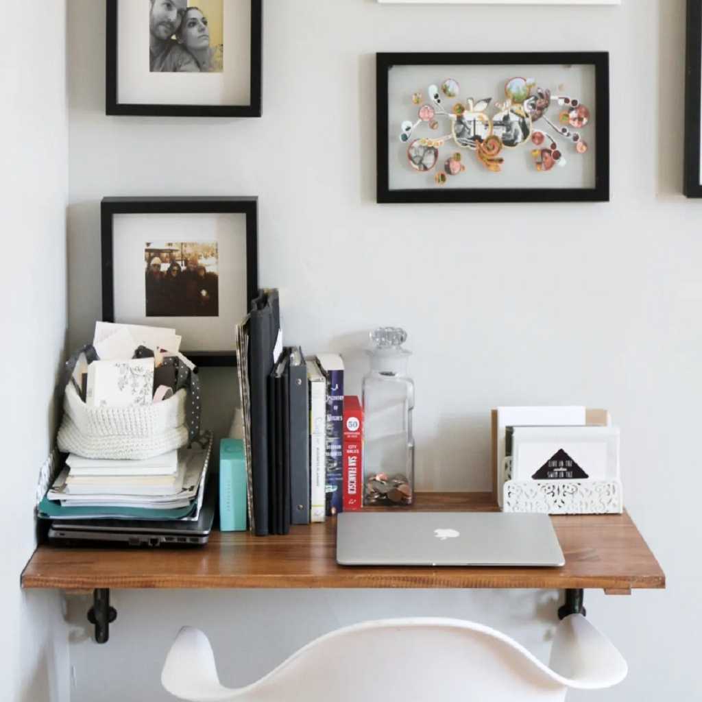 Floating desk Floating desk