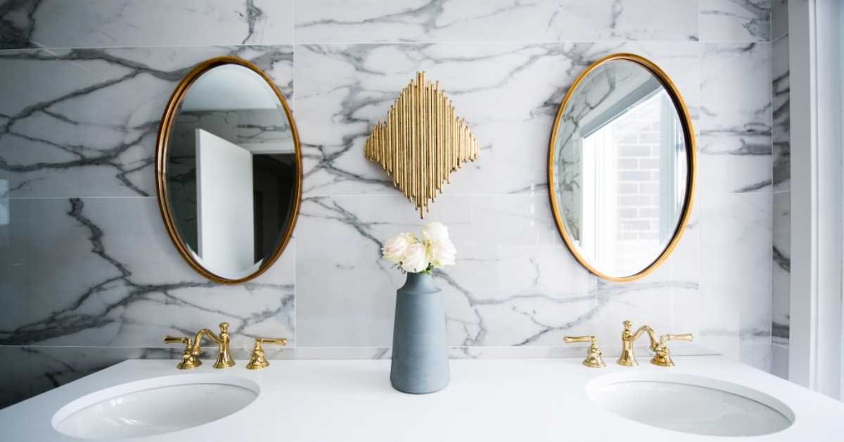 Minimalist Marble Master Bathroom Double Sink Vanity Ideas