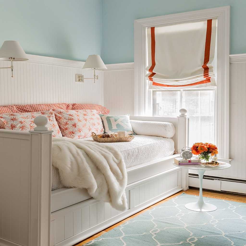 Small bedroom with tight spaces Small bedroom with tight spaces