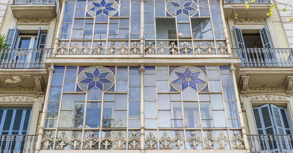 Tuffen glass design for balcony