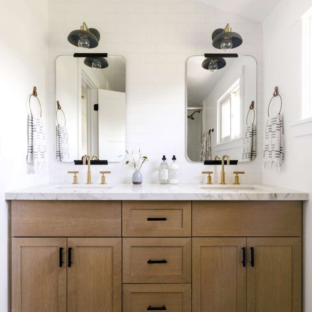 A double bathroom with seamless vanities from top to bottom A double bathroom with seamless vanities from top to bottom