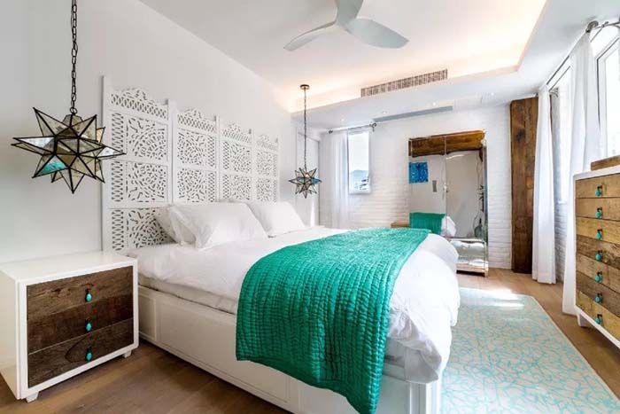 Crafty Headboard With Sun Fretwork For Women’s Bedroom Crafty Headboard With Sun Fretwork For Women’s Bedroom