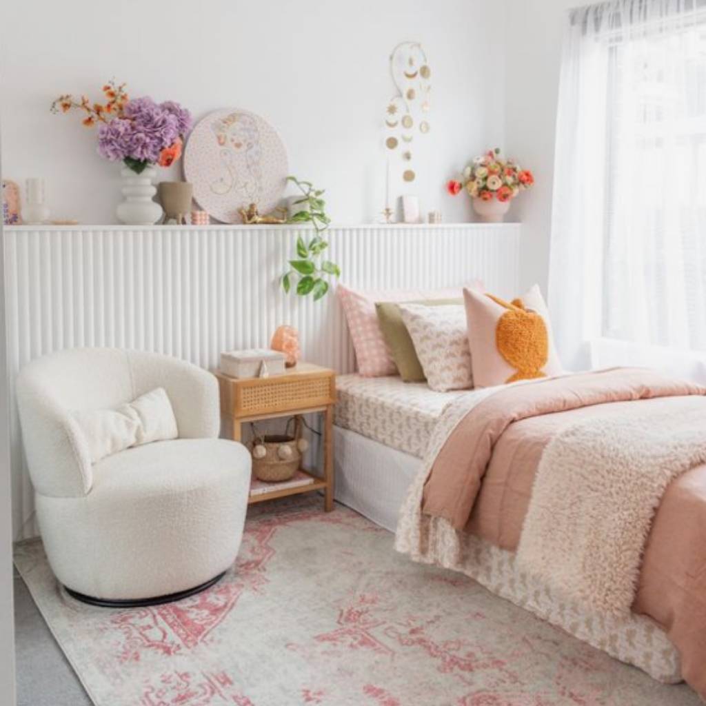 Elegant in Pink Pastel and Wood Paneling Elegant in Pink Pastel and Wood Paneling
