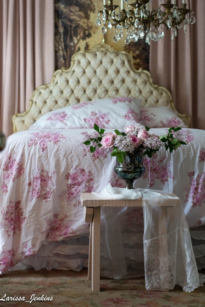 French Romance In Women’s Bedroom French Romance In Women’s Bedroom