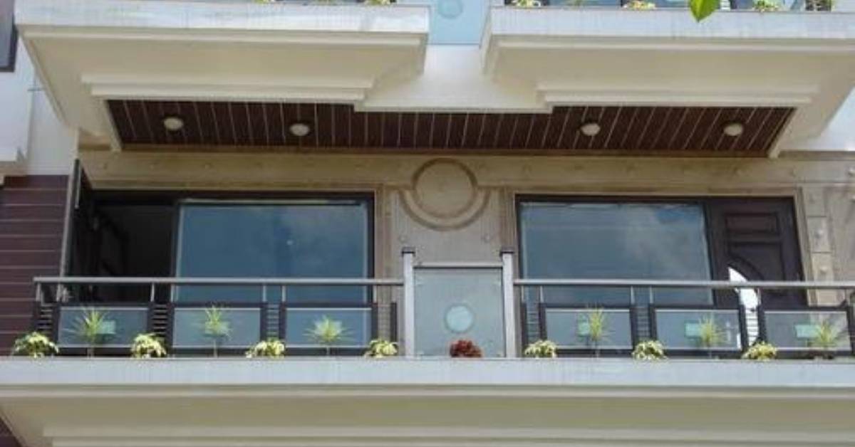 Front glass design with roof deck for balcony Front glass design with roof deck for balcony