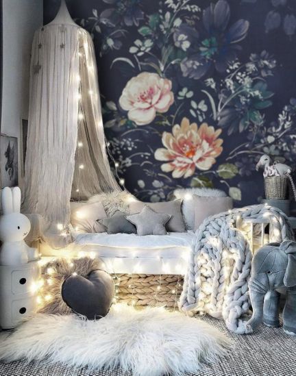 Giant Flowers Wallpaper As Accent In Bedroom Giant Flowers Wallpaper As Accent In Bedroom