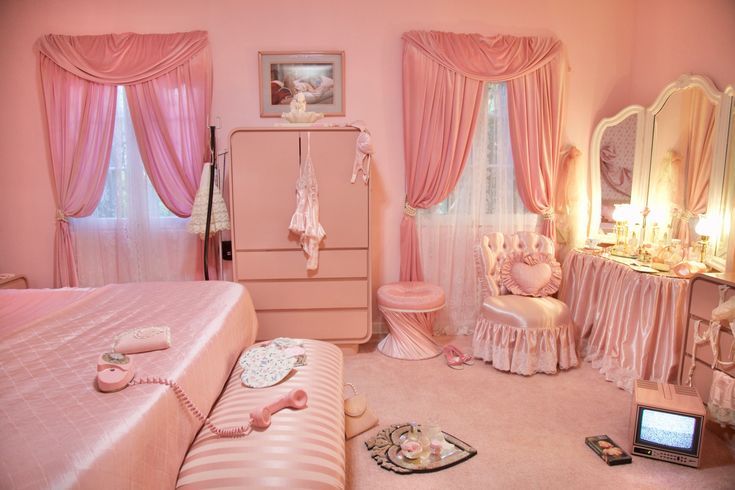 Glamourous Barbie Bedroom