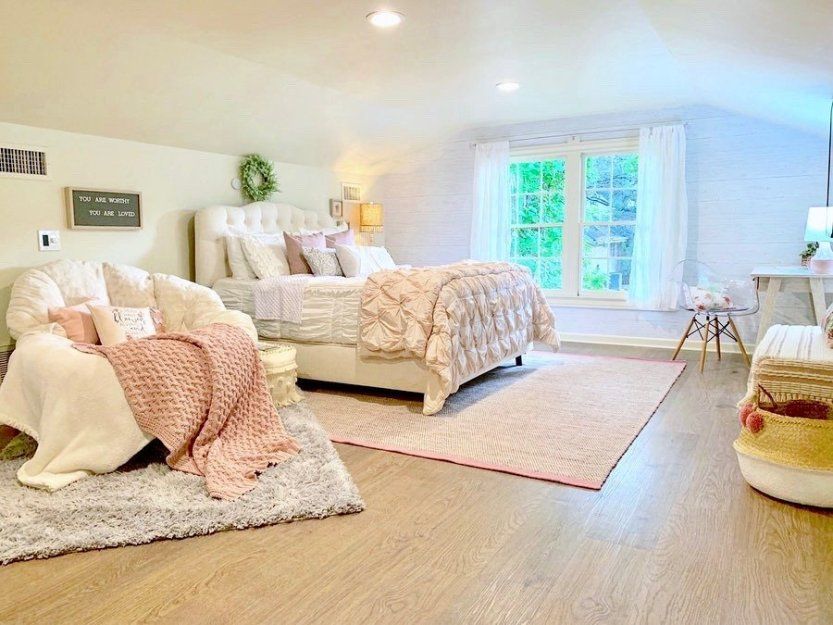 Sitting Area In Women’s Bedroom