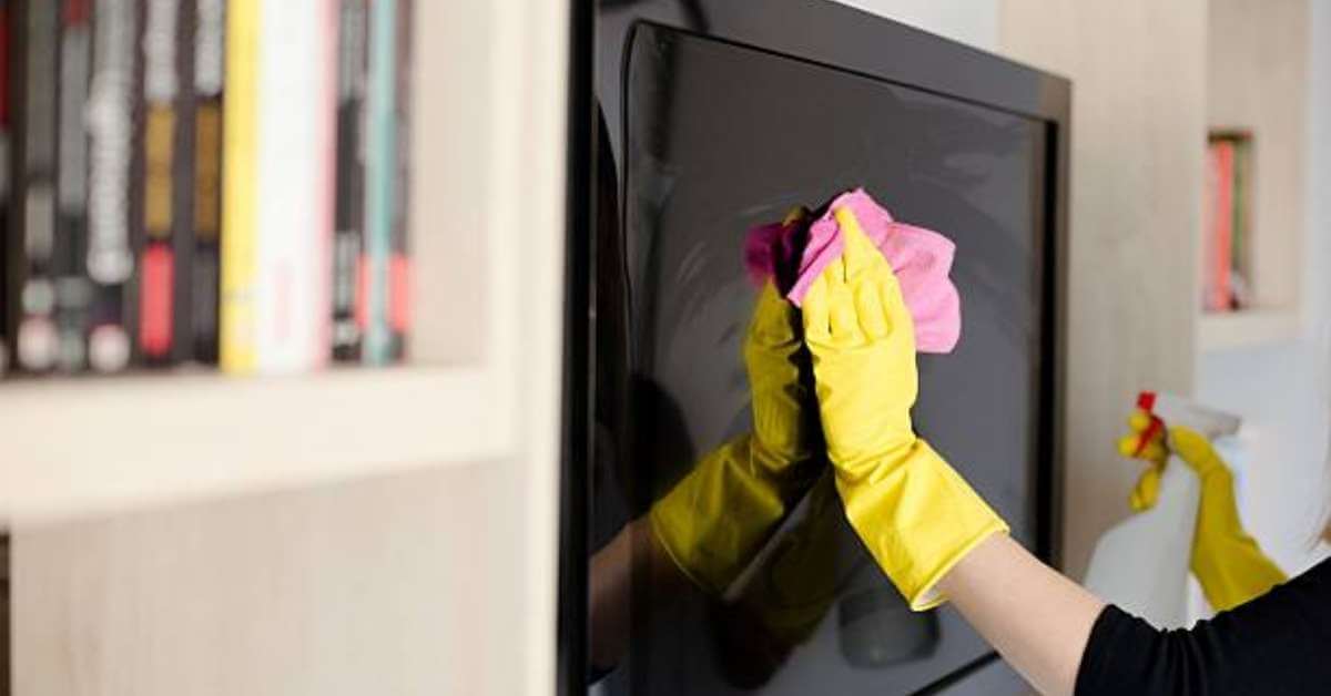 cleaning a LCD flat screen tv to remove streak
