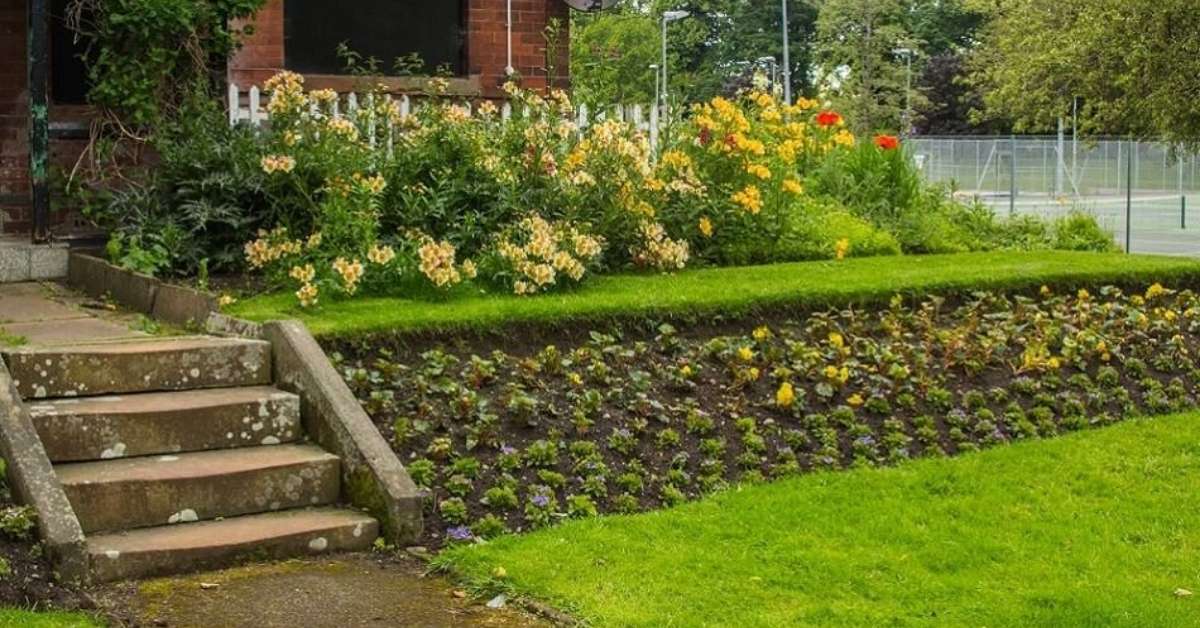 Sloped Hillside Landscaping Ideas on a Budget Sloped Hillside Landscaping Ideas on a Budget