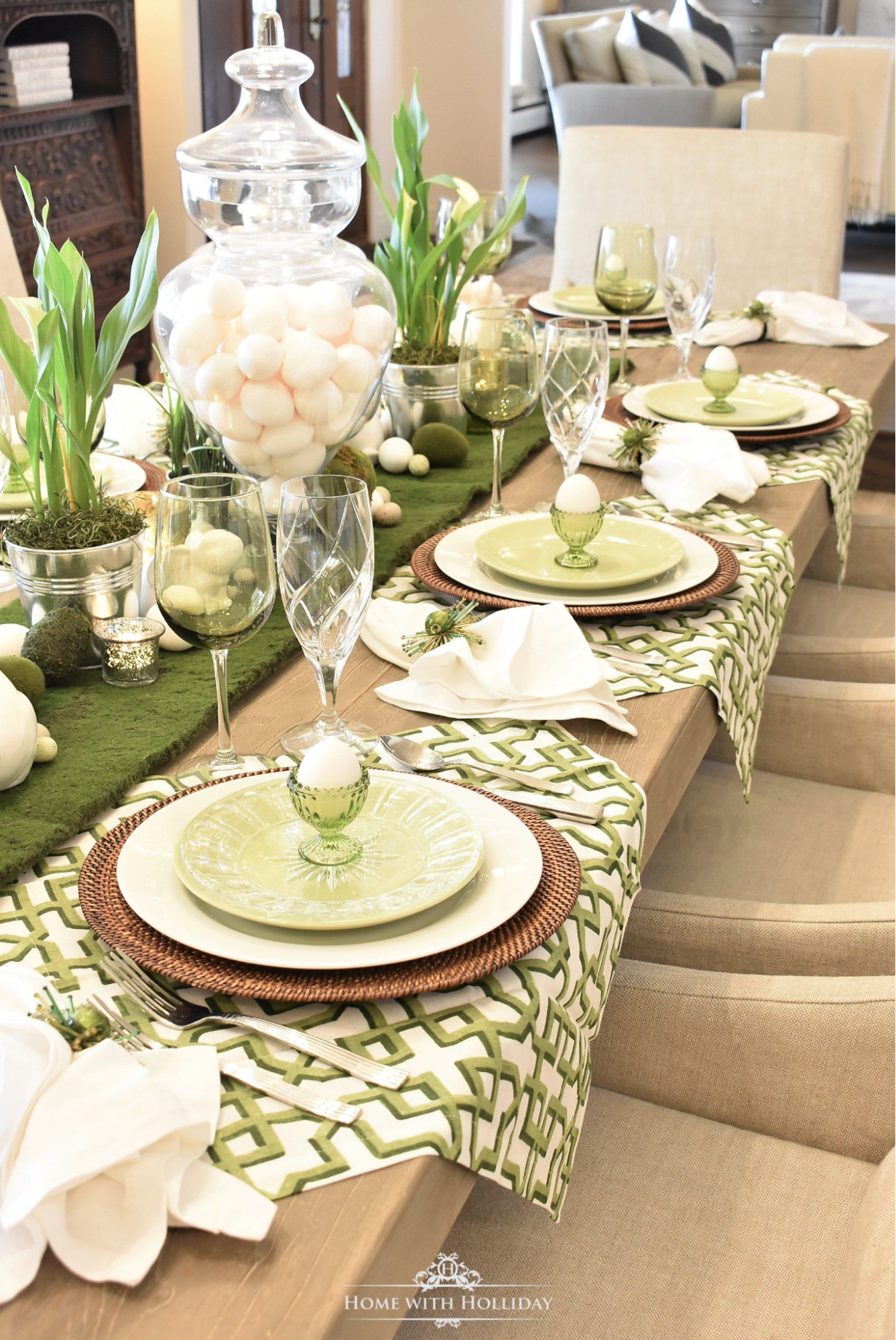 green and white thanksgiving table