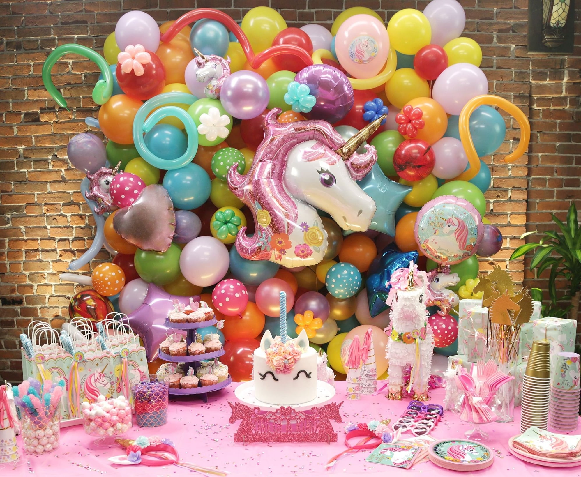 Unique unicorn balloon backdrop idea Unique unicorn balloon backdrop idea