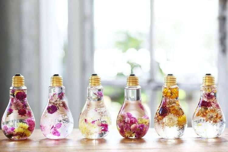 Light bulb flower display craft idea 