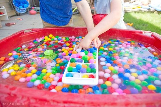 Pom pom Water Table Pom pom Water Table