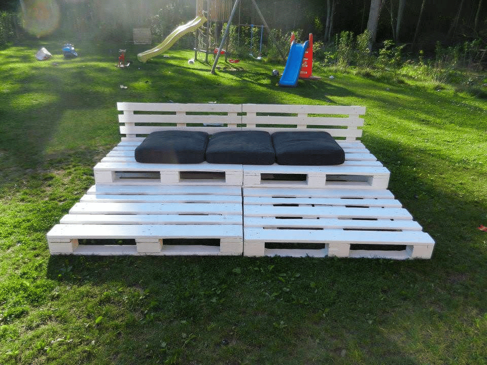 Outdoor wooden pallet for cheap outdoor movie seating