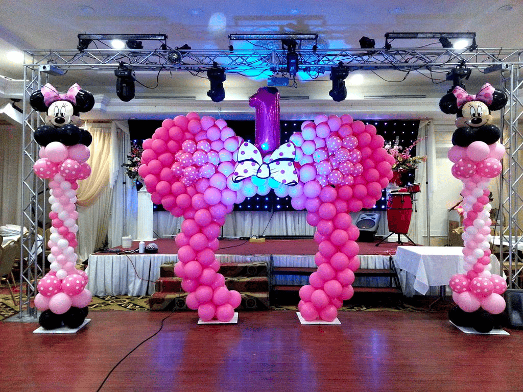 Minnie-mouse-themed birthday party balloon ideas