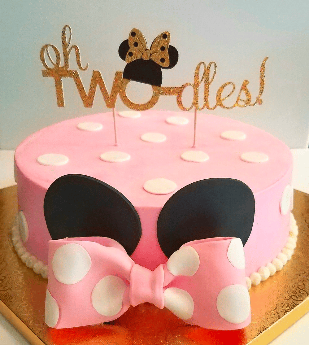 Minnie-mouse-themed birthday party banner