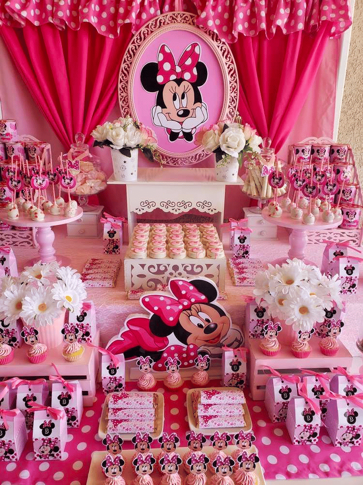 Minnie-mouse-themed birthday party for all ages