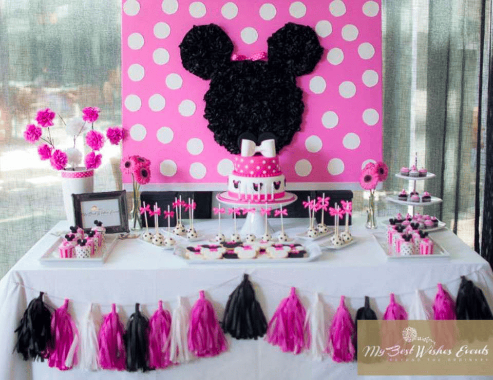 Minnie-mouse-themed birthday party on a budget