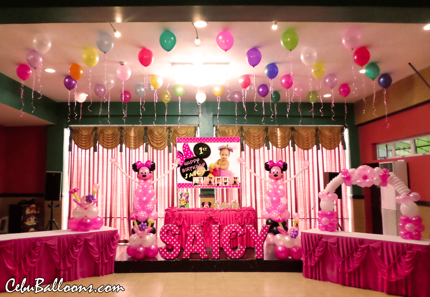 Minnie-mouse-themed party balloons Minnie-mouse-themed party balloons