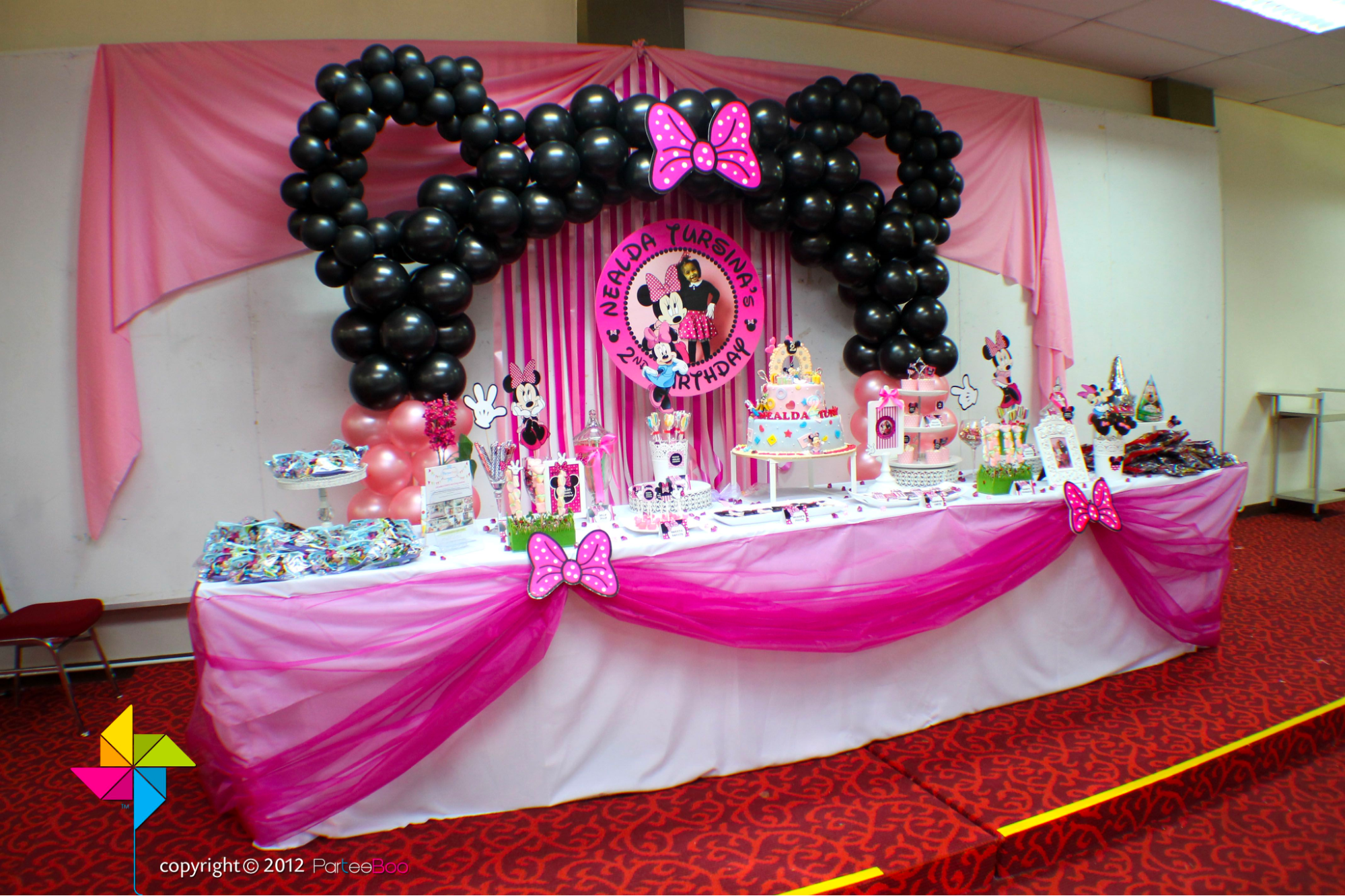 Minnie-mouse-themed birthday party backdrop decor Minnie-mouse-themed birthday party backdrop decor